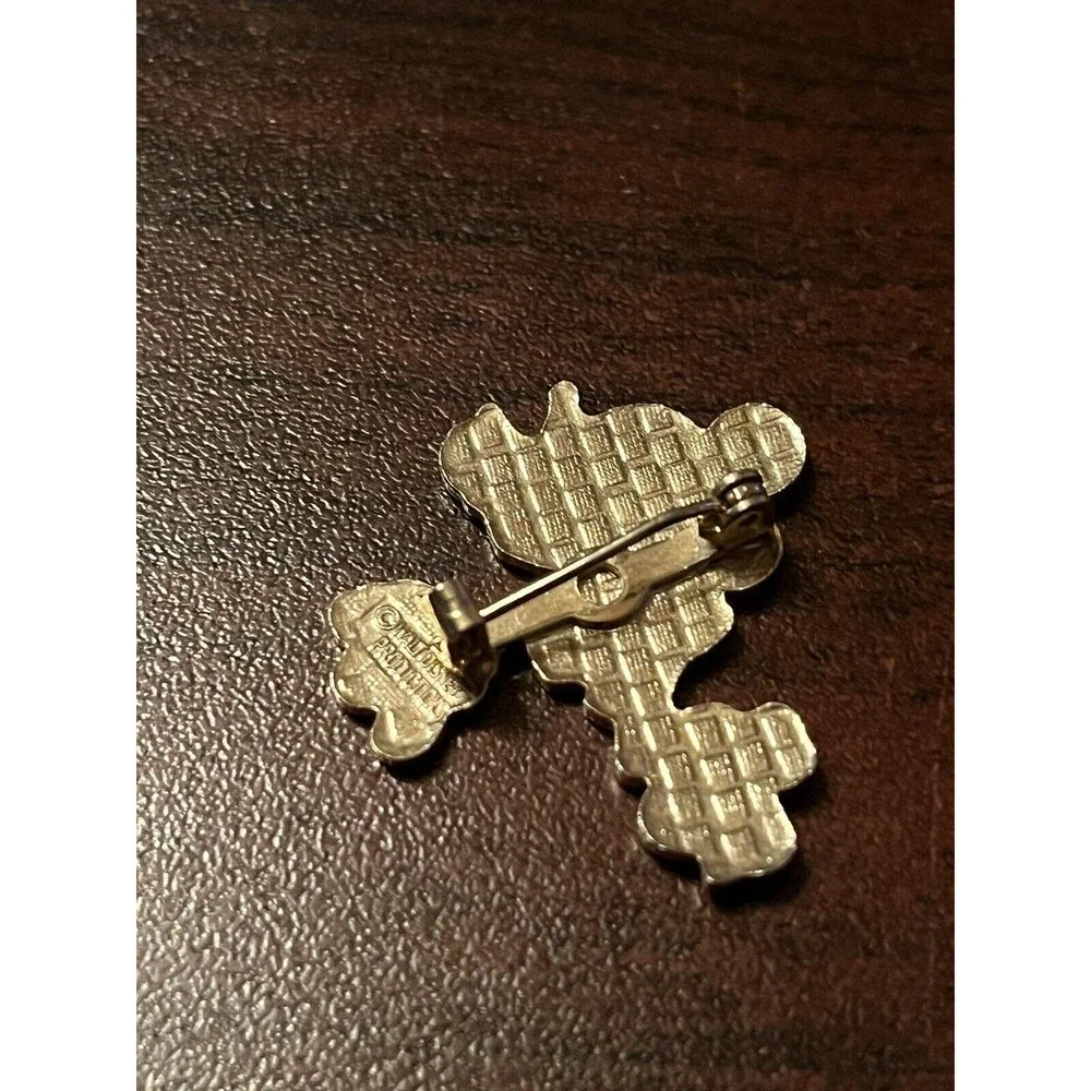 Disney Mickey Mouse Rollerskating Lapel Hat‎ Pin